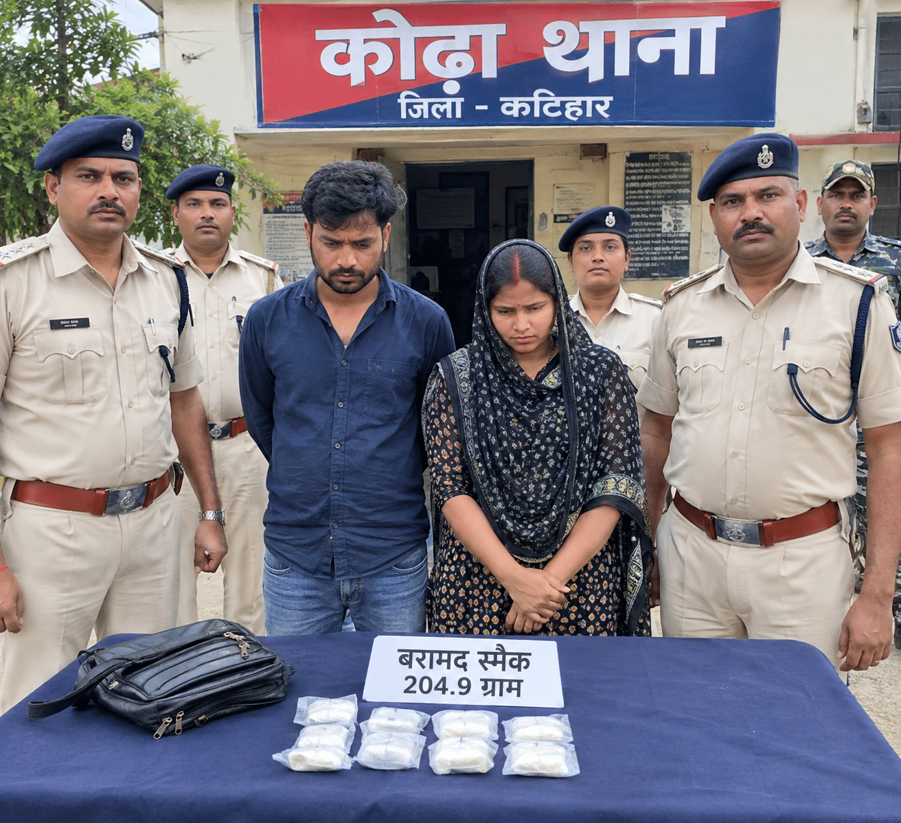 कोढ़ा पुलिस की बड़ी कार्रवाई, 204.9 ग्राम स्मैक के साथ दंपती गिरफ्तार