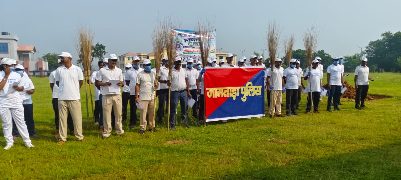 जामताड़ा पुलिस ने चलाया ‘स्वच्छता ही सेवा-2026’ अभियान, एसपी शंभु कुमार सिंह ने दिलाई स्वच्छता की शपथ