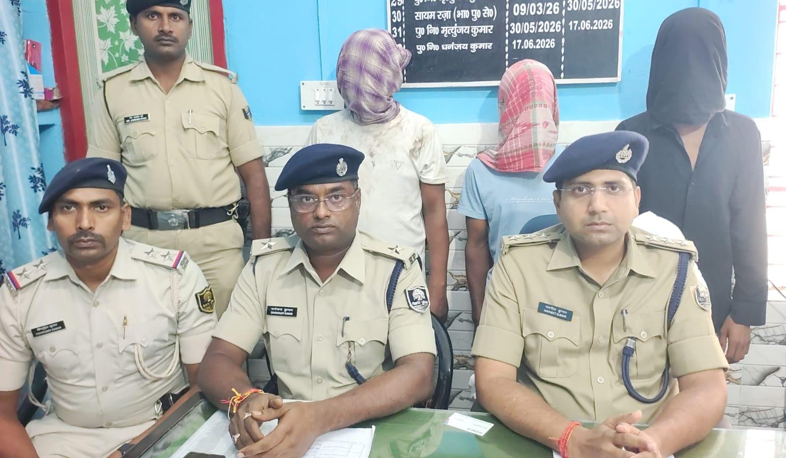 सुल्तानगंज में हथियार के साथ तीन युवक गिरफ्तार, देशी कट्टा और दो जिंदा कारतूस बरामद