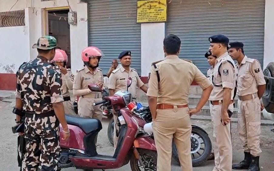 दुर्गा पूजा और दशहरा को लेकर भागलपुर पुलिस अलर्ट, चौक-चौराहों पर चला सर्च और वाहन जांच अभियान