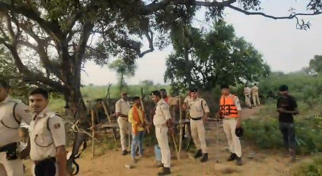 तारेगना टोक पर 15 अवैध शराब भट्ठियां ध्वस्त, 29,350 किलो जावा महुआ पास नष्ट