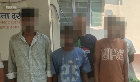 सिधवलिया ऑटो चोरी कांड का पुलिस ने किया खुलासा, पांच आरोपी गिरफ्तार
