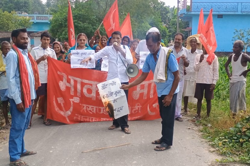 समस्तीपुर में SIR के विरोध में भाकपा माले का मार्च, चुनाव आयुक्त ज्ञानेश कुमार का पुतला दहन