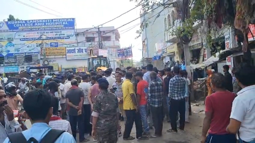 जहानाबाद में अतिक्रमण के खिलाफ चला अभियान, सड़क किनारे से हटाए गए ठेले और अस्थायी दुकानें