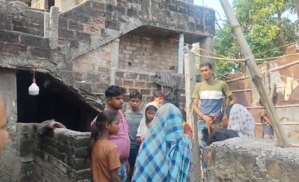 शॉर्ट सर्किट से सिलेंडर में लगी आग, घर का सारा सामान जलकर राख; ढाई लाख का नुकसान