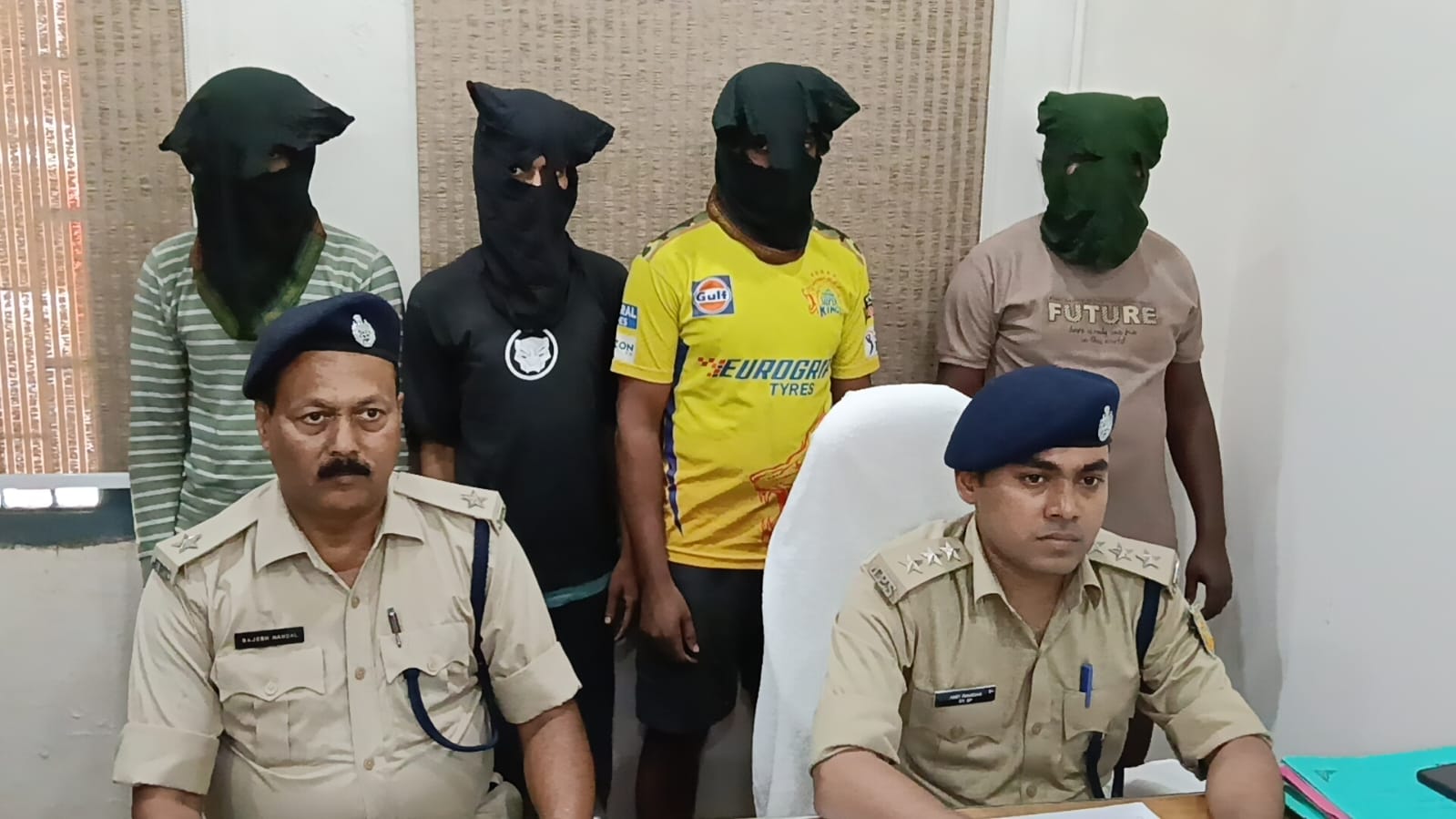 जामताड़ा में चार साइबर अपराधी गिरफ्तार, बैंक अधिकारी बनकर करते थे ठगी; 9 मोबाइल और 10 सिम बरामद