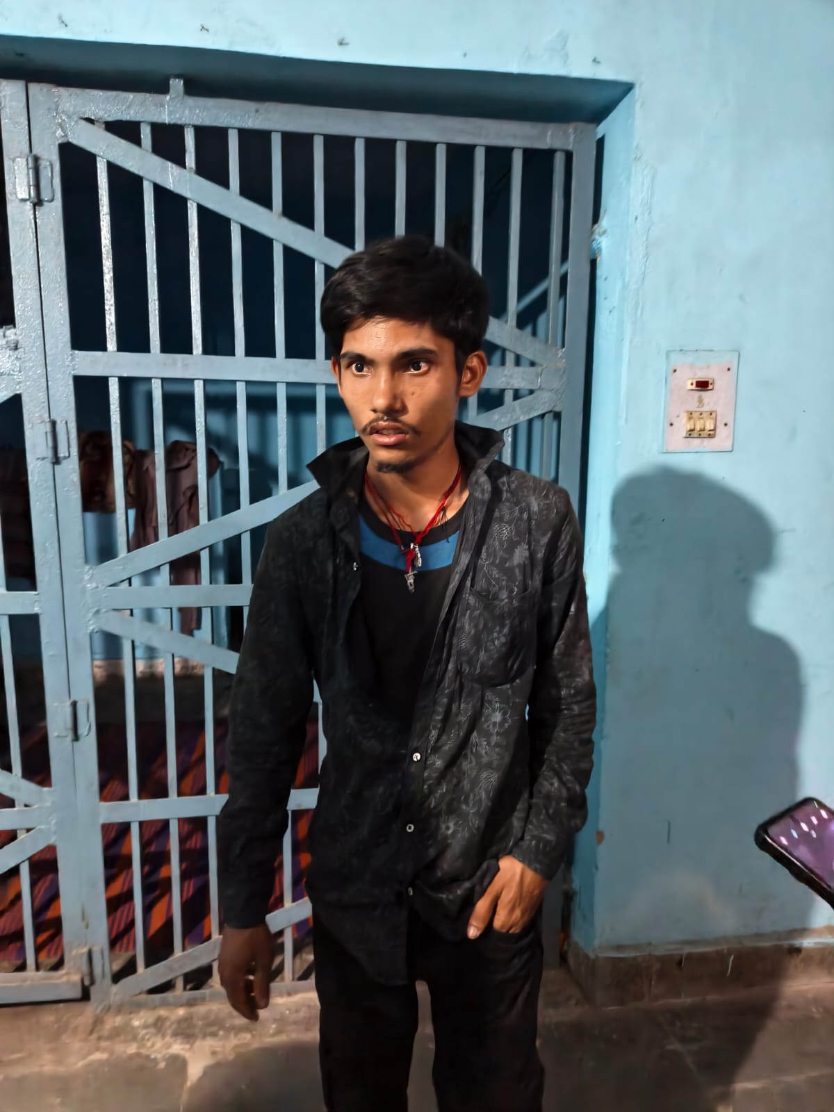 समस्तीपुर में पुलिस की जांच पर उठे सवाल! हत्या का केस, 4 साल बाद जिंदा मिला युवक; नोएडा में बेच रहा था फल