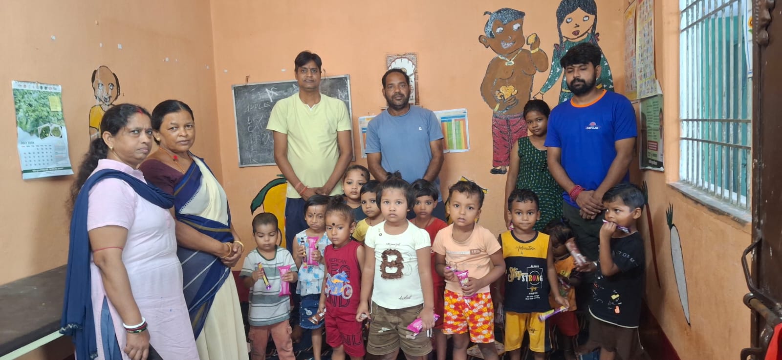 सेवा संकल्प अभियान के तहत कायस्थपाड़ा आंगनबाड़ी में आंगन मिलन कार्यक्रम, बच्चों के बीच बांटी खाद्य सामग्री