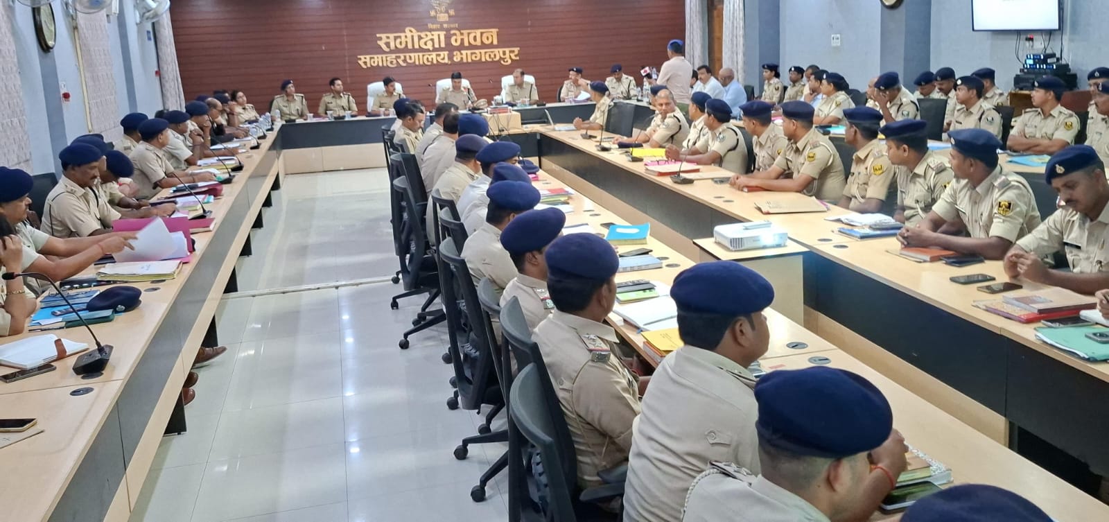 भागलपुर में क्राइम मीटिंग: त्योहारों पर DJ पर पूर्ण प्रतिबंध, अफवाह फैलाने वालों पर 24 घंटे नजर