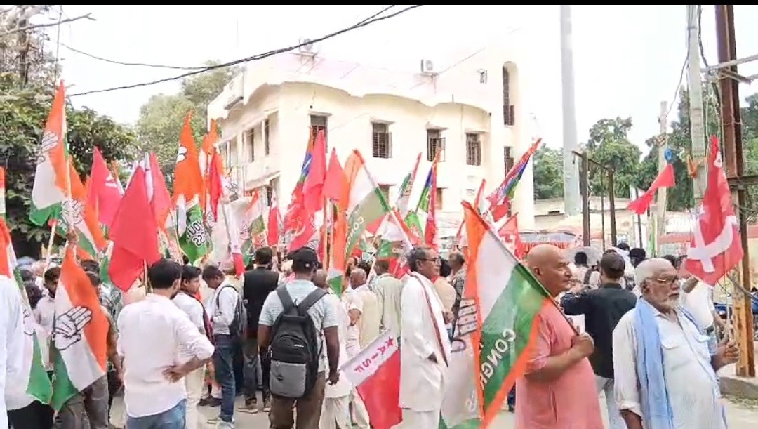 बेगूसराय में SIR के खिलाफ इंडिया गठबंधन का हल्लाबोल, मोदी-शाह और ज्ञानेश कुमार का पुतला दहन