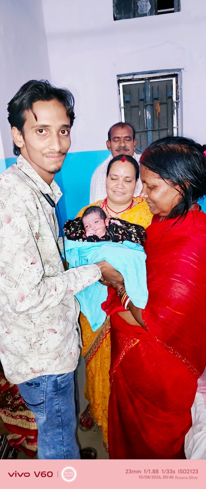 रोसड़ा में बेटी के जन्म पर अनोखा जश्न, सजी-धजी कार से घर लाई गई नन्ही परी