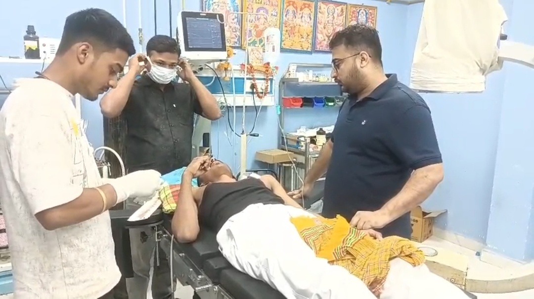 स्कूल जा रहे 15 वर्षीय छात्र को अपराधियों ने मारी गोली, गंभीर हालत में किया गया रेफर