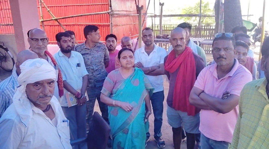 पूजा को लेकर महापौर बैन प्रिया ने पूजा पंडालों का किया निरीक्षण, साफ-सफाई और रोशनी की व्यवस्था दुरुस्त करने के निर्देश