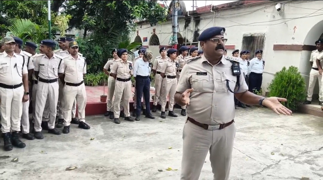 दुर्गा पूजा, दशहरा और काली पूजा को लेकर ट्रैफिक पुलिस अलर्ट, जवानों को मिला भीड़ नियंत्रण का प्रशिक्षण
