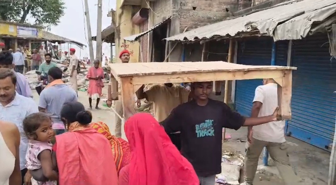 भागलपुर के राघोपुर में गंगा का कहर, 50 घर नदी में समाए; आशियाना उजड़ने पर रो पड़े ग्रामीण