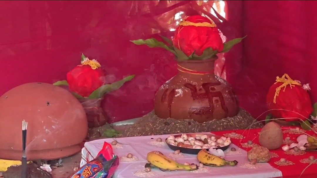 भागलपुर के सत्कार क्लब में वैदिक मंत्रोच्चार के बीच कलश स्थापना, मां शैलपुत्री की हुई पूजा-अर्चना