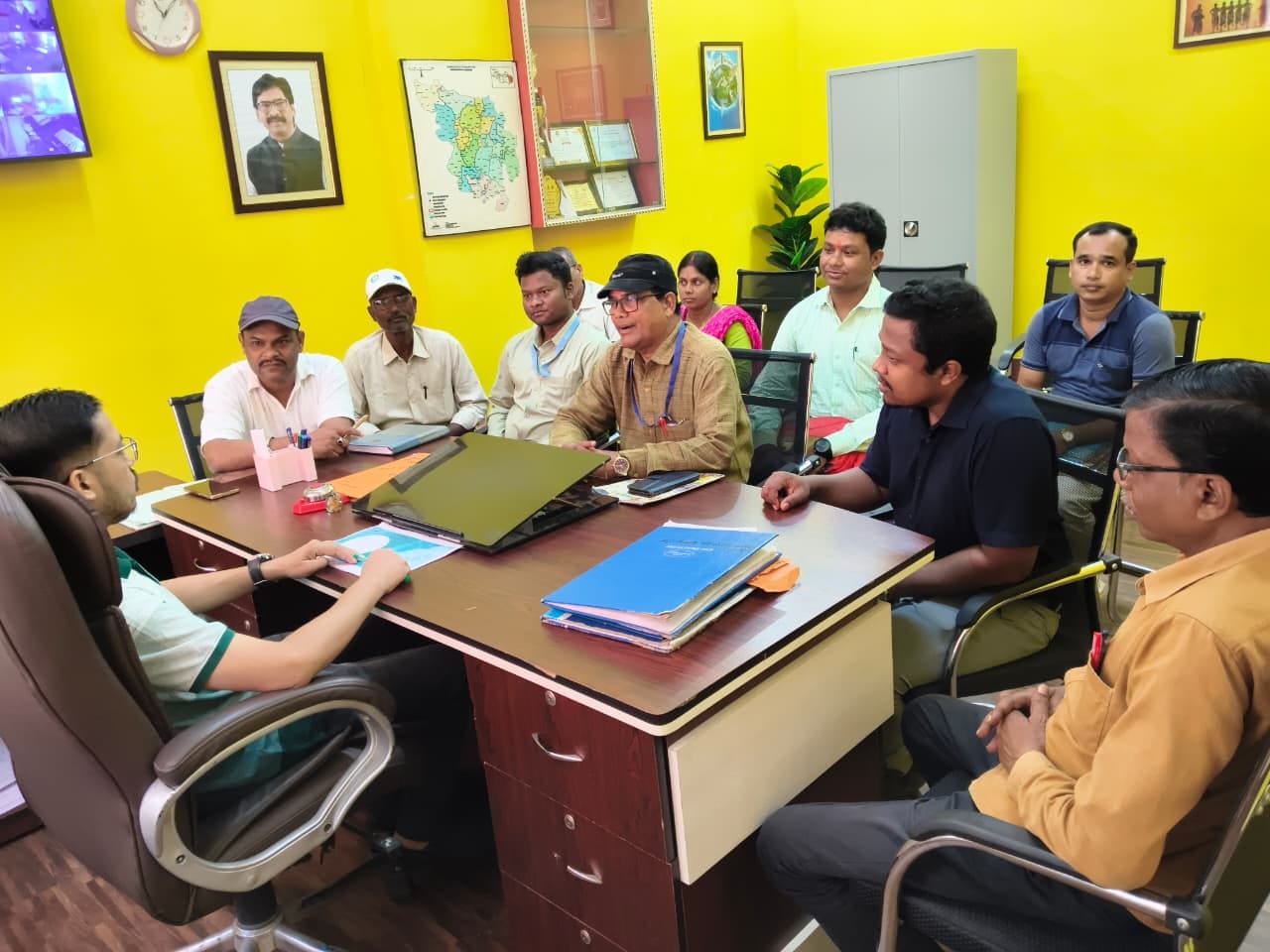 जामताड़ा के कुंडहित में प्रखंड स्तरीय स्टीयरिंग-सह-मॉनिटरिंग कमेटी की बैठक, स्कूलों की व्यवस्था की हुई समीक्षा