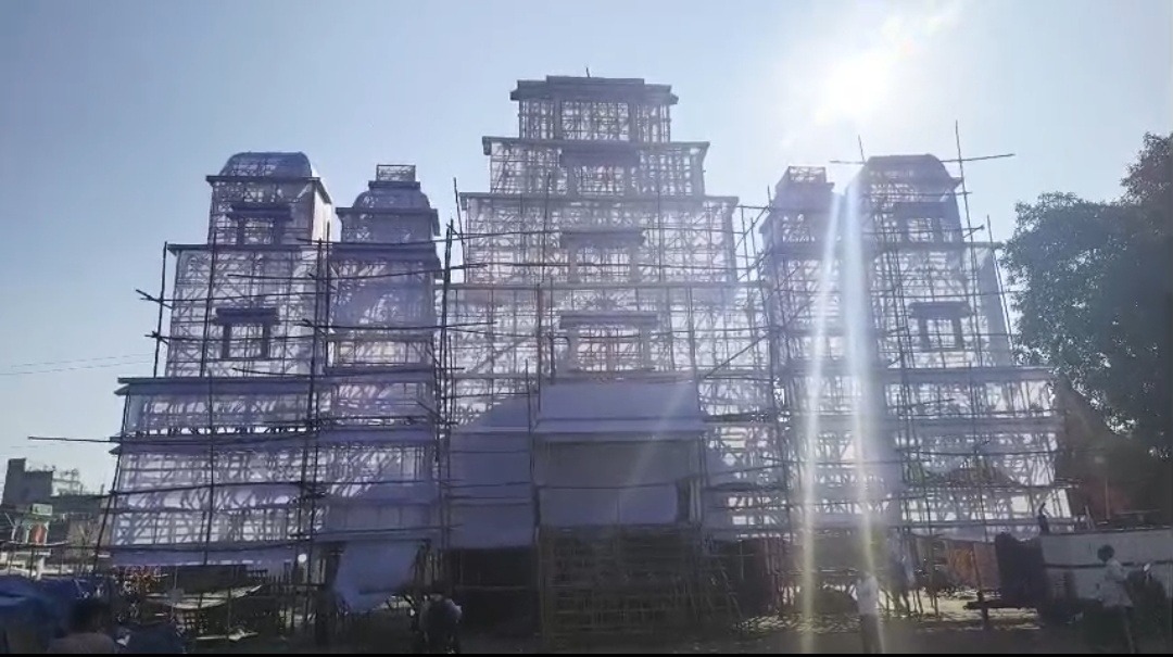 मोतिहारी में दुर्गा पूजा की धूम, छतौनी में कर्नाटक के विष्णु मंदिर तो बड़ा बरियारपुर में दिखेगी बनारस के हनुमान मंदिर की झलक
