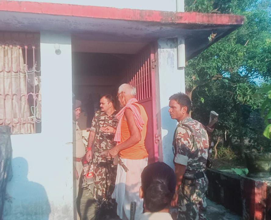 पातेपुर में रिटायर्ड दरोगा और प्रोफेसर के घर लाखों की चोरी, पुलिस खंगाल रही सीसीटीवी फुटेज