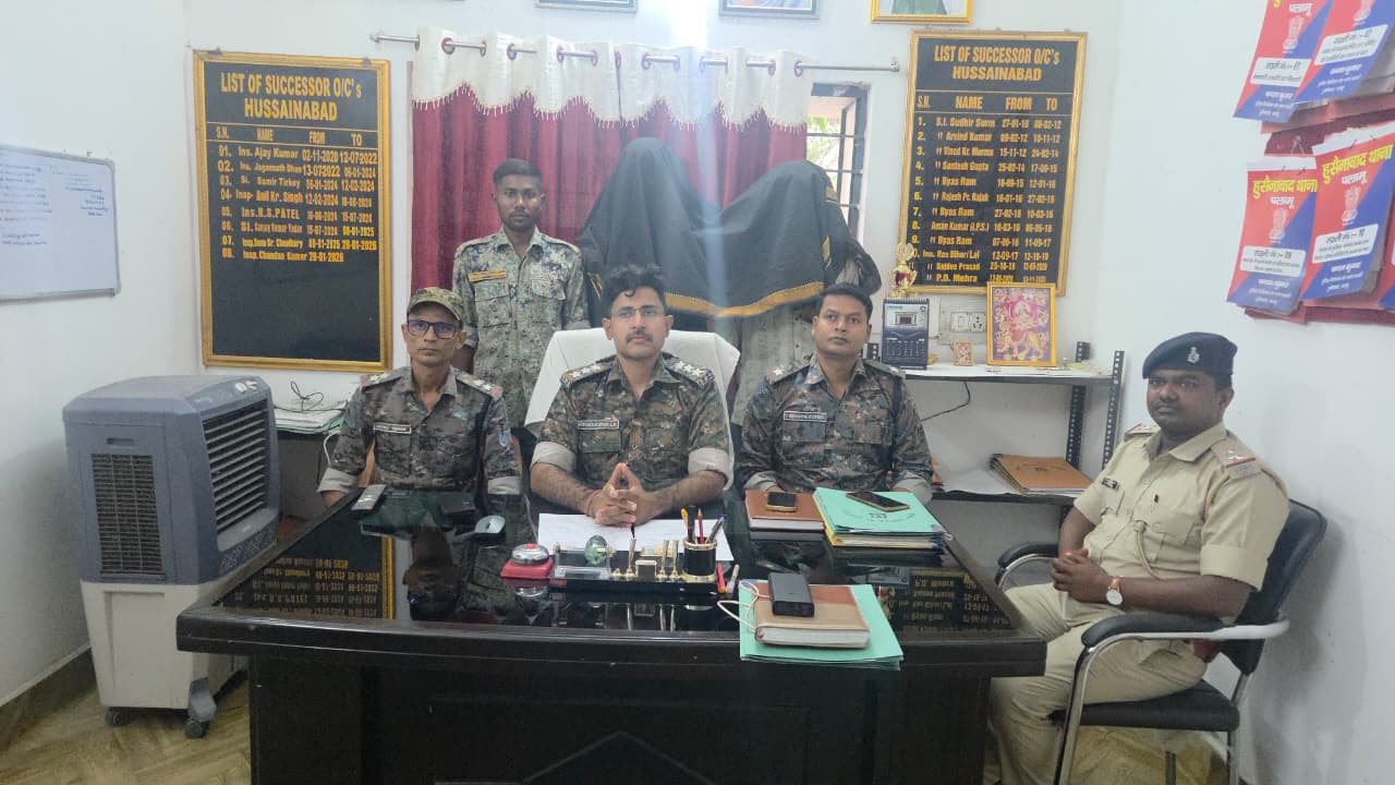 पलामू में वाहन चोर गिरोह के दो सदस्य गिरफ्तार, नंबर प्लेट हटाई गईं दो चोरी की बाइक बरामद