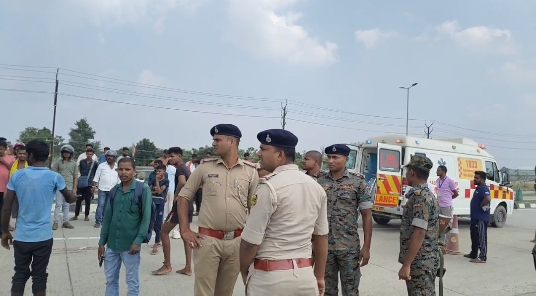 भागलपुर में दर्दनाक सड़क हादसा: रुहान होटल के पास तेज रफ्तार वाहन की टक्कर से महिला की मौत, बेटा घायल; मुआवजे की मांग पर सड़क जाम