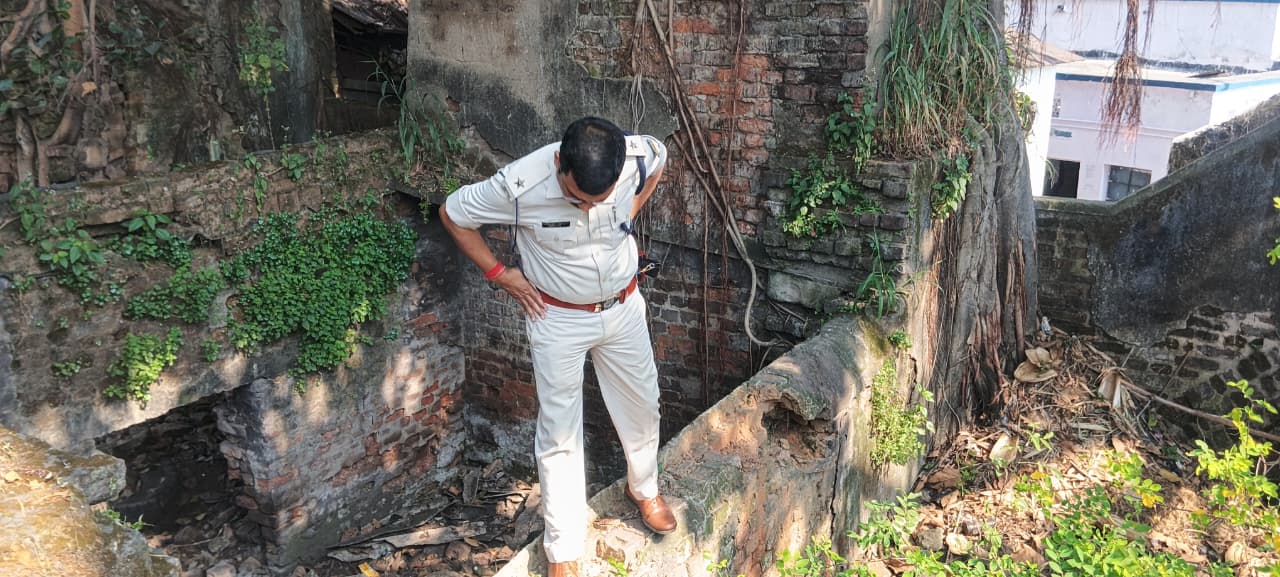 धनसार में चांदमारी कोलियरी के पास मिला 40 वर्षीय कारू मांझी का शव, चेहरे और सीने पर चोट के निशान; जांच में जुटी पुलिस