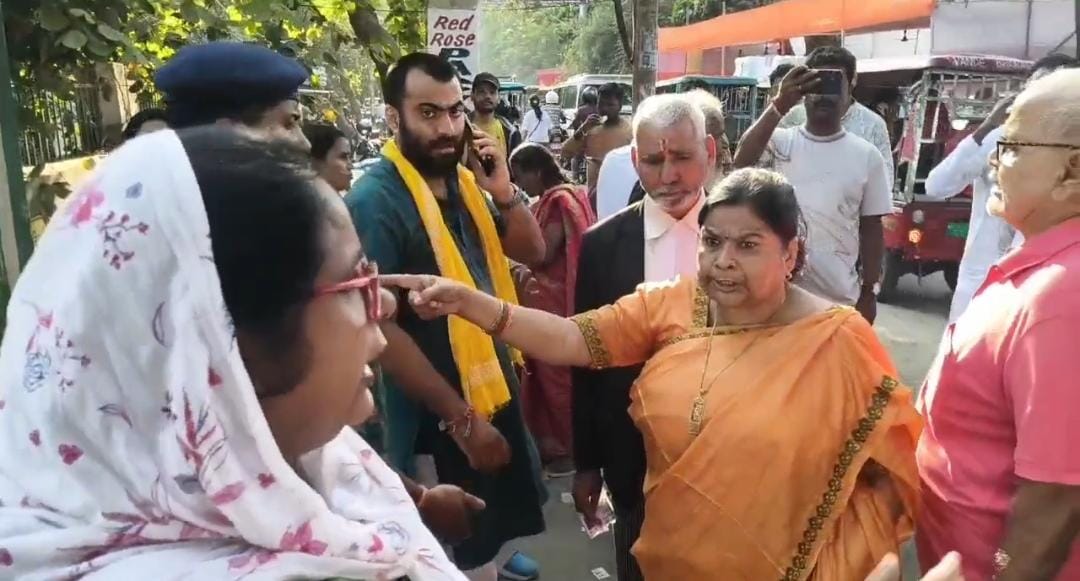 भागलपुर में कोसी स्नातक चुनाव के दौरान हंगामा, बीजेपी और जन सुराज समर्थकों के बीच नोकझोंक; डायरी बांटने पर हुआ विवाद