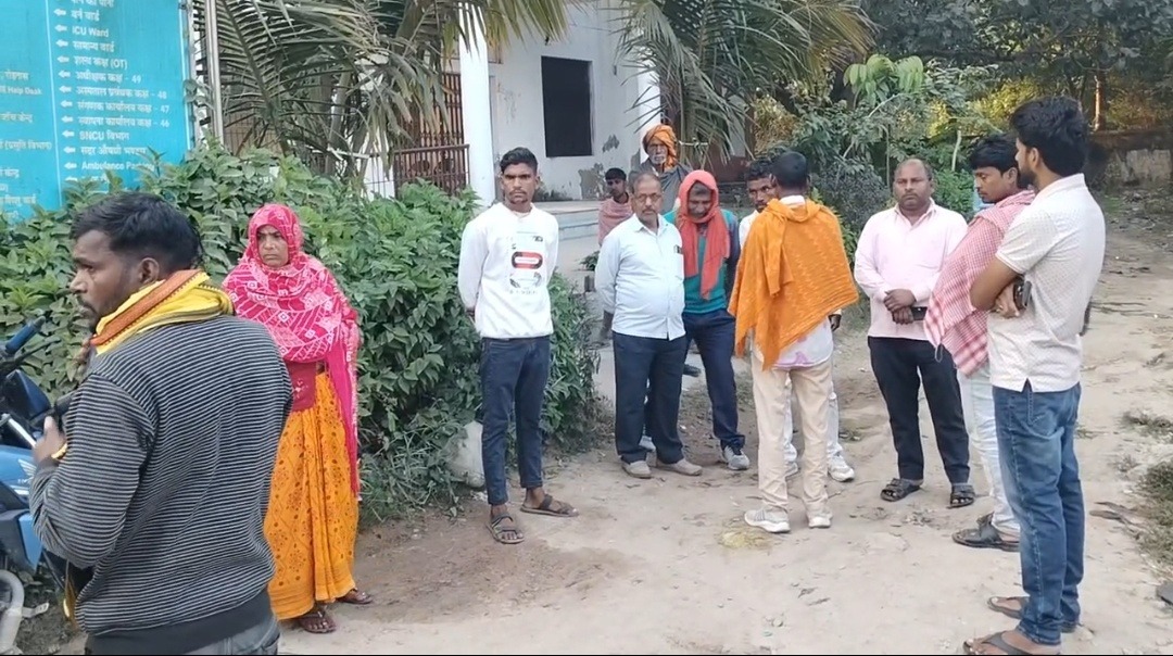 शादी समारोह से लौट रहे लोगों के ऑटो में कार ने मारी जोरदार टक्कर, एक की मौत और चार घायल; परिवार में मचा कोहराम