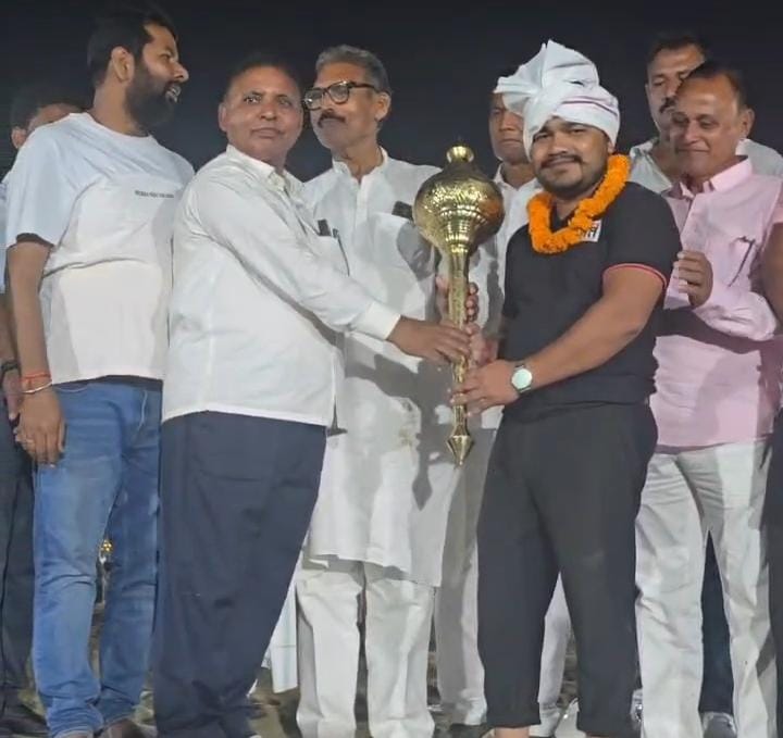 मधेपुरा के खुर्दा महोत्सव में उदय कुमार तिवारी सम्मानित, महा दंगल कुश्ती प्रतियोगिता के सफल संचालन में निभाई अहम भूमिका