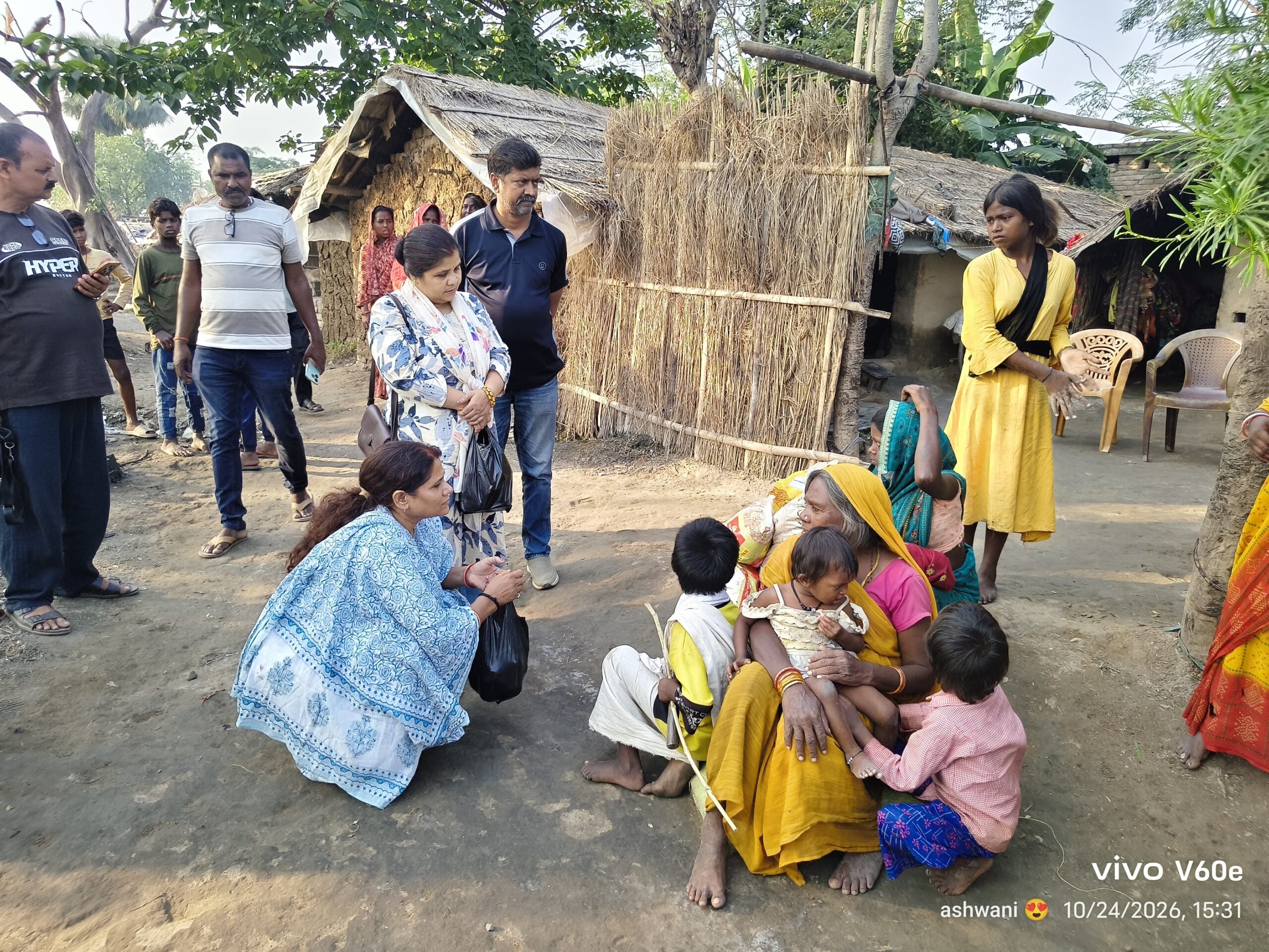अंतिम संस्कार के लिए नहीं थीं लकड़ियां, अब मदद को बढ़े हाथ; प्राची सेवा ट्रस्ट ने दिए 11 हजार रुपये