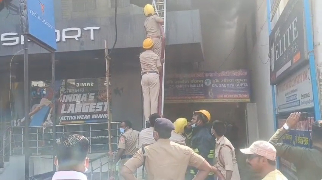 भागलपुर में टेक्नो स्पोर्ट्स मॉल में भीषण आग, छह दमकल गाड़ियों ने तीन घंटे की मशक्कत के बाद पाया काबू