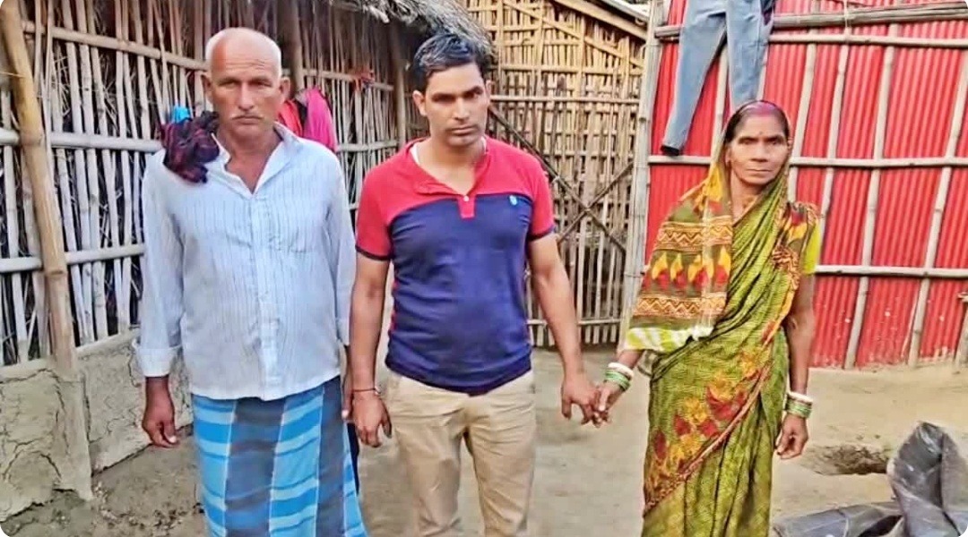 31 साल बाद घर लौटा लापता बेटा, सिर पर बचपन के चोट के निशान से मां ने पहचाना अपना लाल; कटिहार में भावुक हुआ परिवार