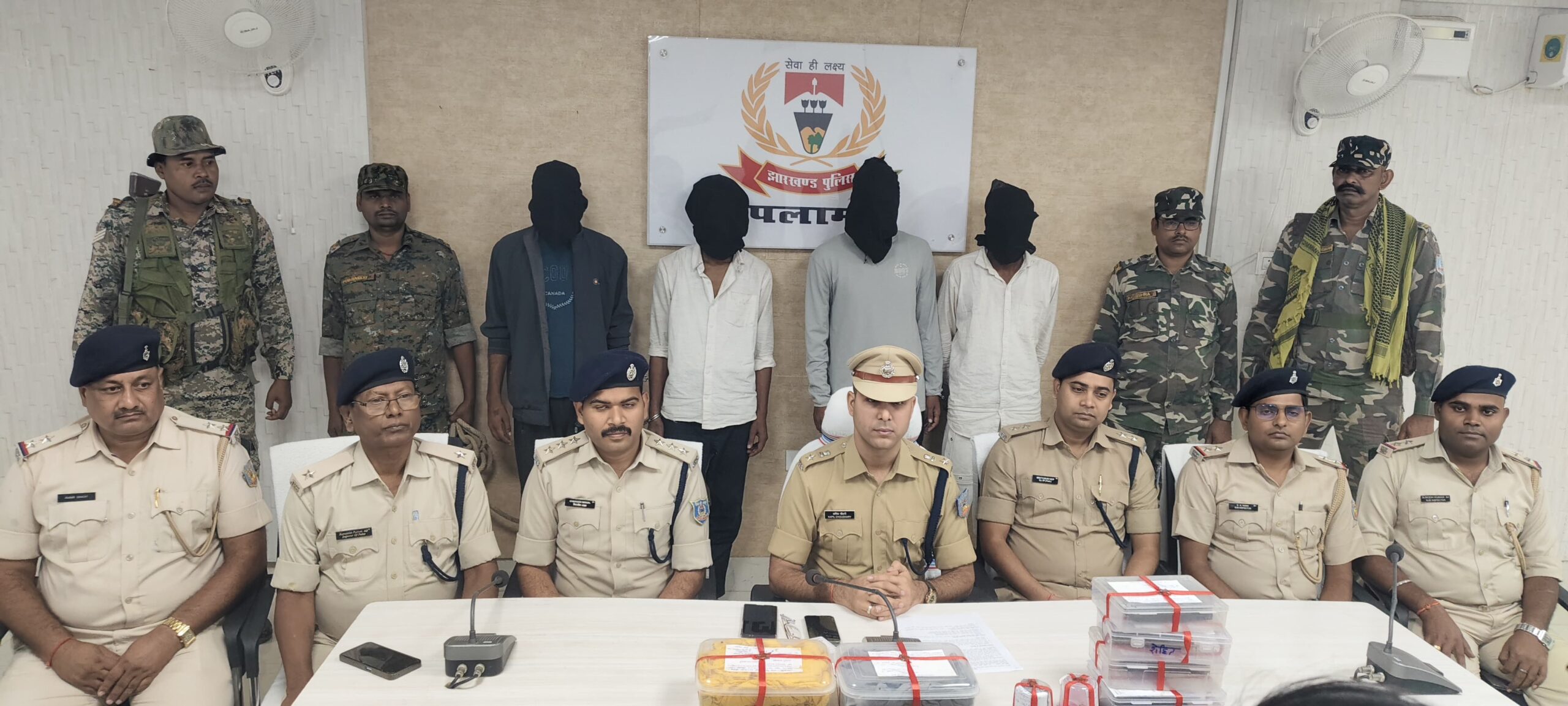 पलामू में पूजा पंडाल से लौट रही महिला की हत्या का खुलासा, गहने लूटने के बाद पहचान छिपाने के लिए हत्या; चार आरोपी गिरफ्तार