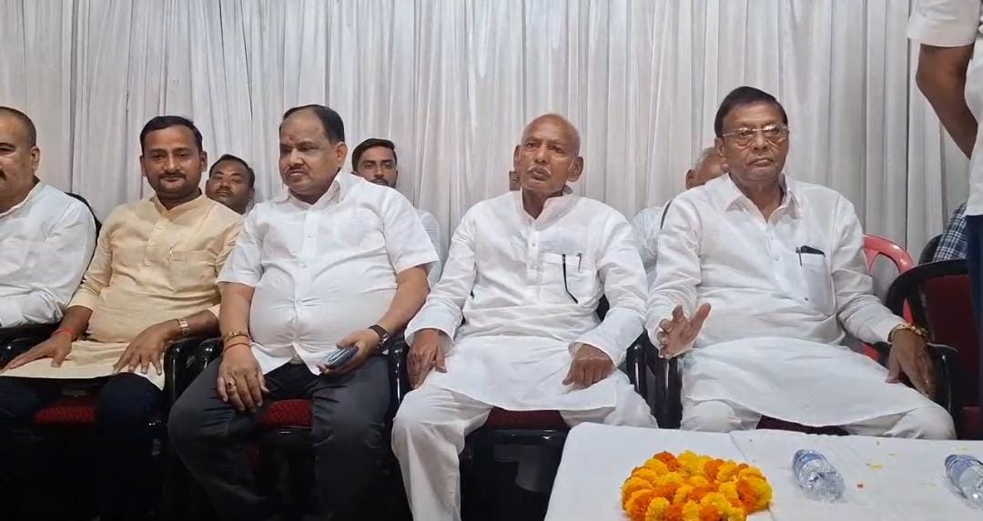 भागलपुर में ‘फरक्का जलसंधि पर नीतीश संवाद’ की तैयारी तेज, जदयू की बैठक में बनी रणनीति; नए पदाधिकारियों को मिला मनोनयन पत्रb