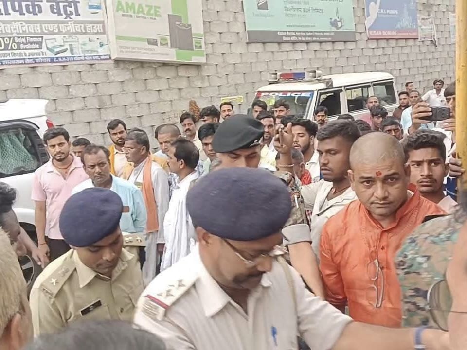 सासाराम: कंचन ज्वेलर्स से कैश समेत 3 करोड़ के आभूषण की लूट, दूसरी बार अपराधियों ने बनाया निशाना