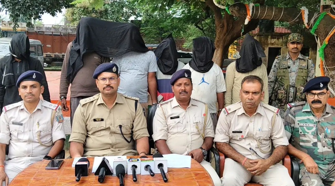 पलामू में पशुओं से लदे दो कंटेनर जब्त, 73 भैंस-भैंसा बरामद; छह तस्कर गिरफ्तार