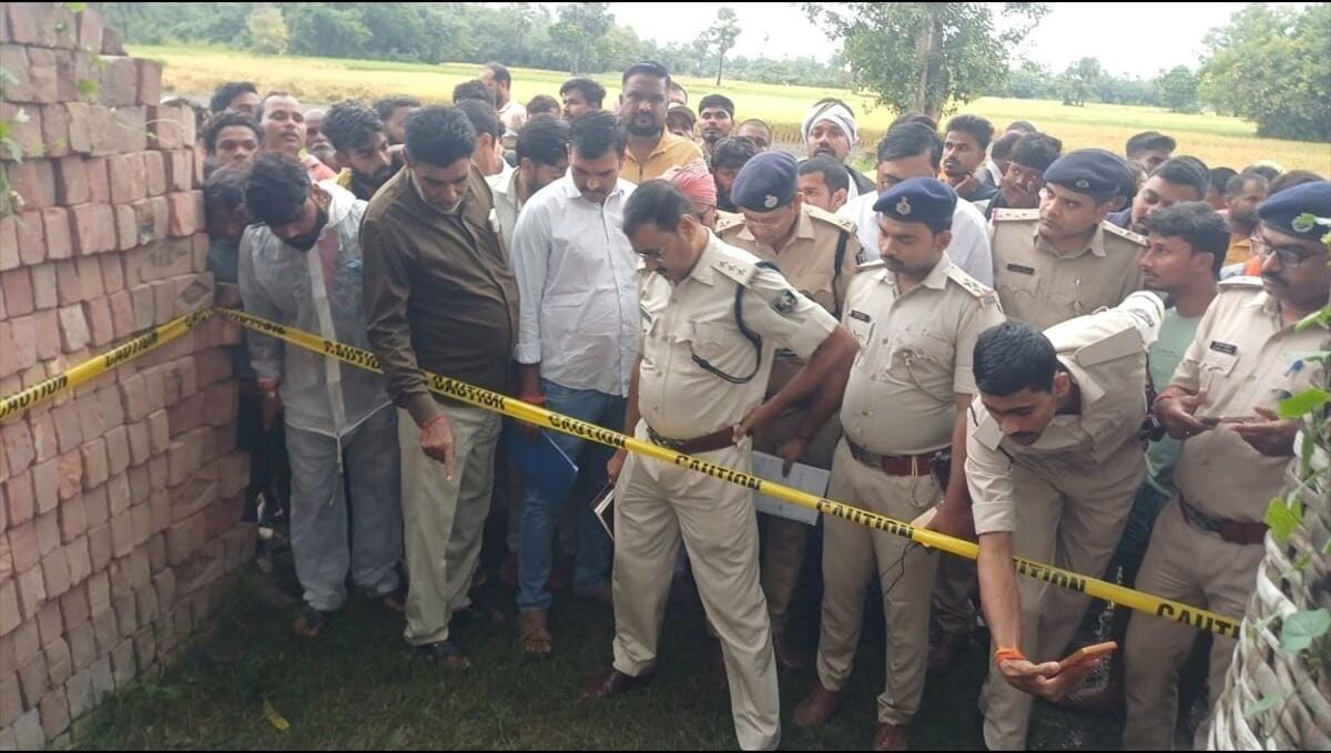 सारण के मशरक में पुजारी की गोली मारकर हत्या, सड़क किनारे ईंटों के ढेर के पास मिला शव; इलाके में फैली सनसनी