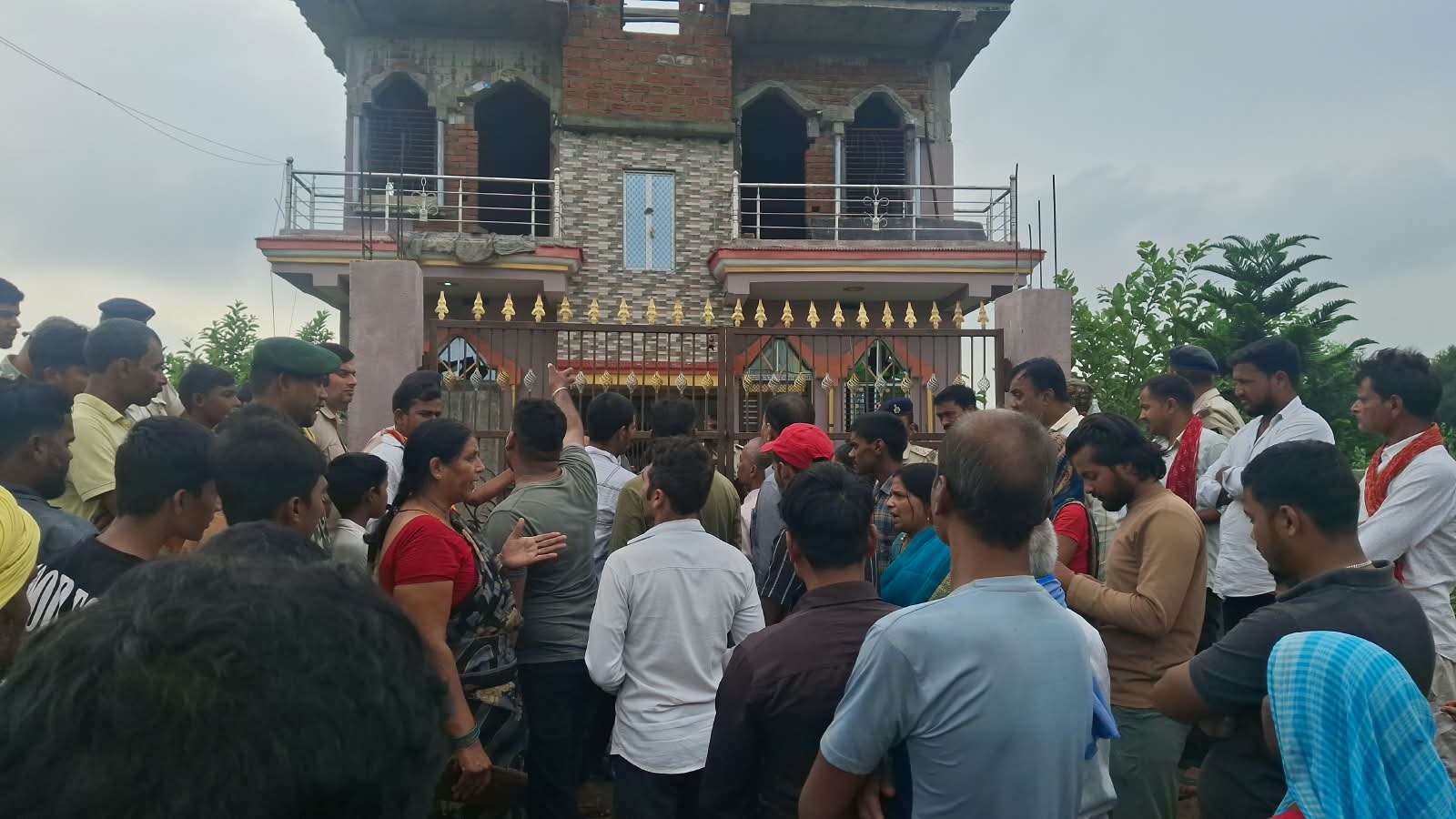 रोहतास के नशा मुक्ति केंद्र में युवक की मौत पर बवाल, परिजनों ने लगाया मारपीट और इलाज में लापरवाही का आरोप