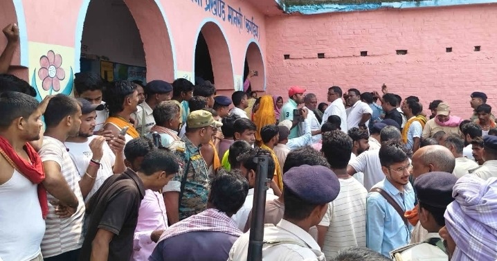 खगड़िया के स्कूल में दर्दनाक हादसा, जर्जर सीढ़ी गिरने से 9 साल की छात्रा की मौत, तीन बच्चे घायल