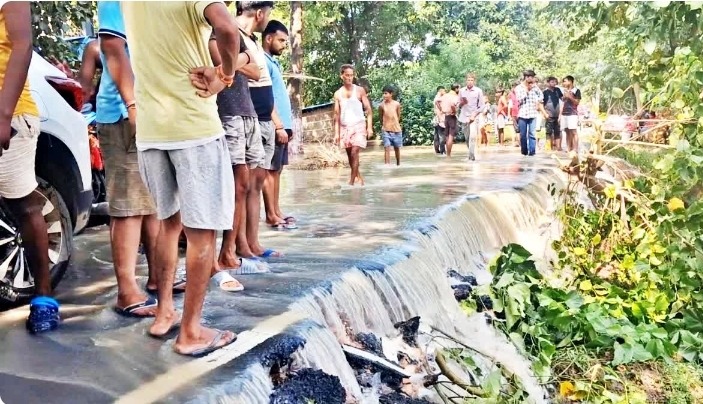 बिहार में बाढ़ का कहर, 6 जिलों में 1.59 लाख लोग प्रभावित; चार जगह तटबंध टूटे