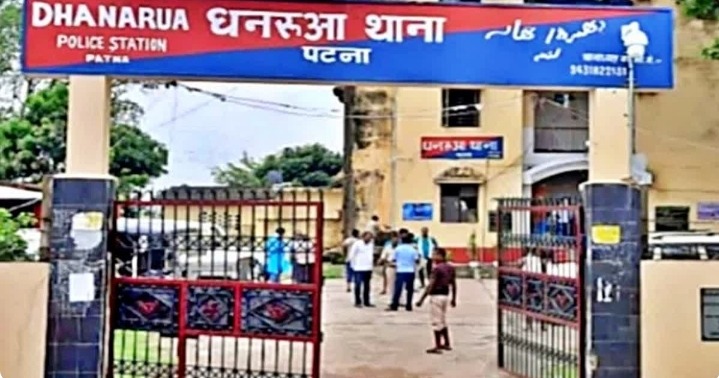 पेड़ से बांधकर युवक की बेरहमी से पिटाई, बाल जलाए; फायरिंग का भी आरोप