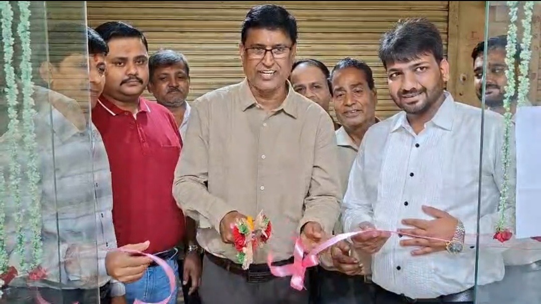 धनबाद के हीरापुर में ‘श्याम कारीगरी’ का भव्य शुभारंभ, एक ही छत के नीचे मिलेंगे गिफ्ट और हैंडीक्राफ्ट के आकर्षक सामान