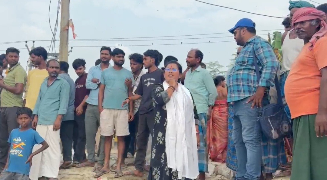 भागलपुर में गंगा कटाव से मची तबाही, राघोपुर में घर और ऐतिहासिक स्थल नदी में समाए; अर्पणा कुमारी ने सरकार को घेरा