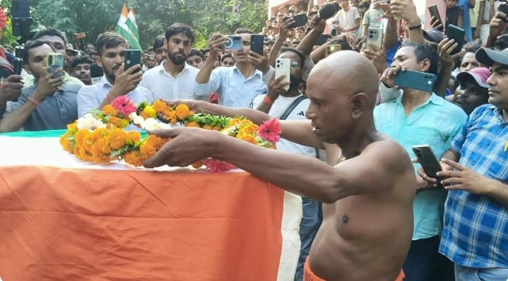 जैसलमेर में ड्यूटी के दौरान बिगड़ी तबीयत, 22 वर्षीय अग्निवीर सुभाष कुमार की मौत, सैन्य सम्मान के साथ दी गई अंतिम विदाई