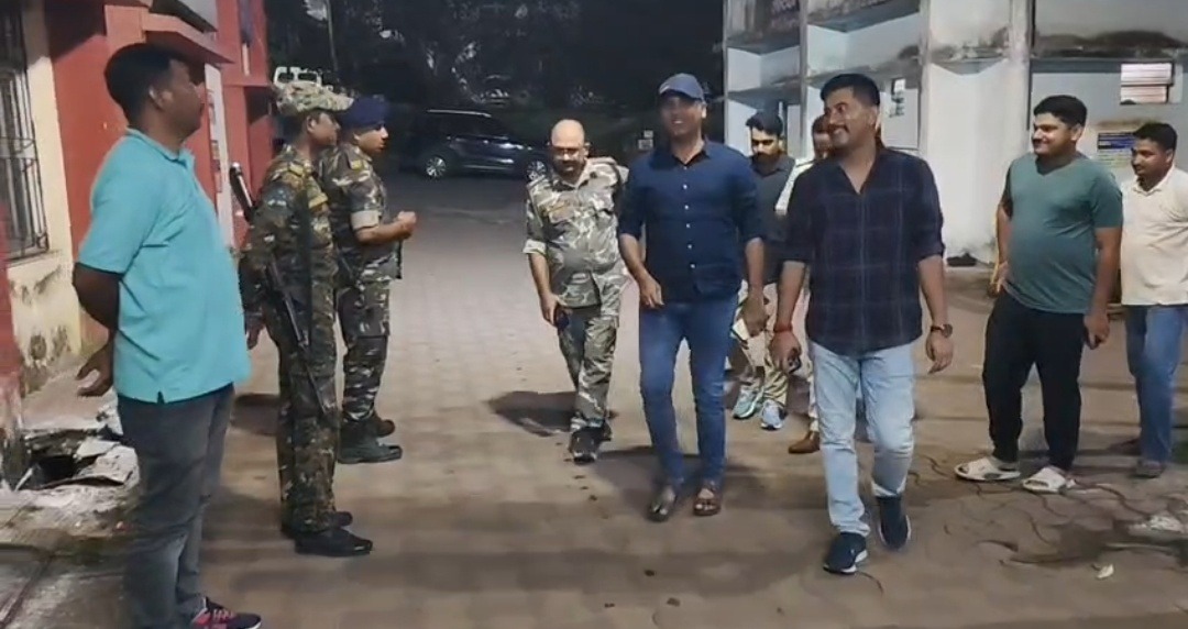 धनबाद में पुलिस एनकाउंटर: हत्या के आरोपी शंकर डे उर्फ पिंकू डे के पैर में लगी गोली, दारोगा की पिस्टल छीनकर भागने का आरोप