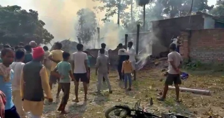 मुजफ्फरपुर में युवक की हत्या के बाद बवाल, आधा दर्जन से अधिक घरों में लगाई आग