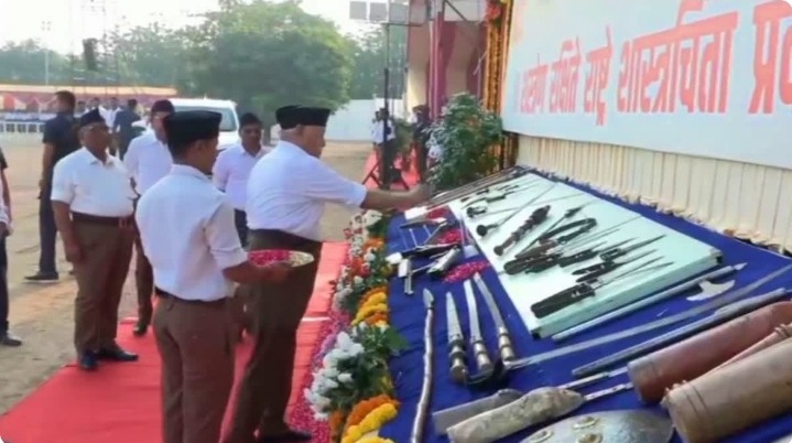 नागपुर में RSS का विजयादशमी समारोह, मोहन भागवत बोले- विविधताओं को स्वीकार करना भारत का पारंपरिक चरित्र