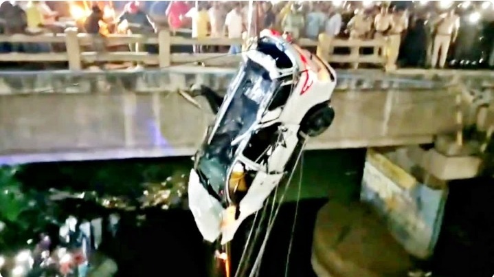 पूर्णिया में बड़ा हादसा: 100 की रफ्तार से जा रही फॉर्च्यूनर सौरा नदी में गिरी, पूर्व सांसद के चचेरे भाई की मौत; करवा चौथ पर पत्नी का उजड़ा सुहाग
