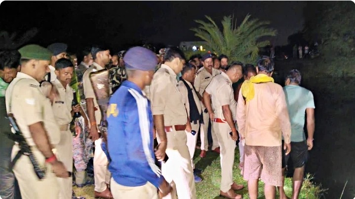 भागलपुर-बांका मुख्य मार्ग पर बड़ा हादसा, भदई तालाब में पलटी कार, एक की मौत; दूसरे के डूबने की आशंका